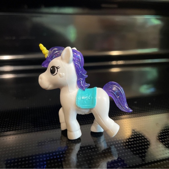 💜 Barbie  Dreamtopia Pet Sparkle Cake Unicorn White Pony Mattel 77 - Picture 4 of 5